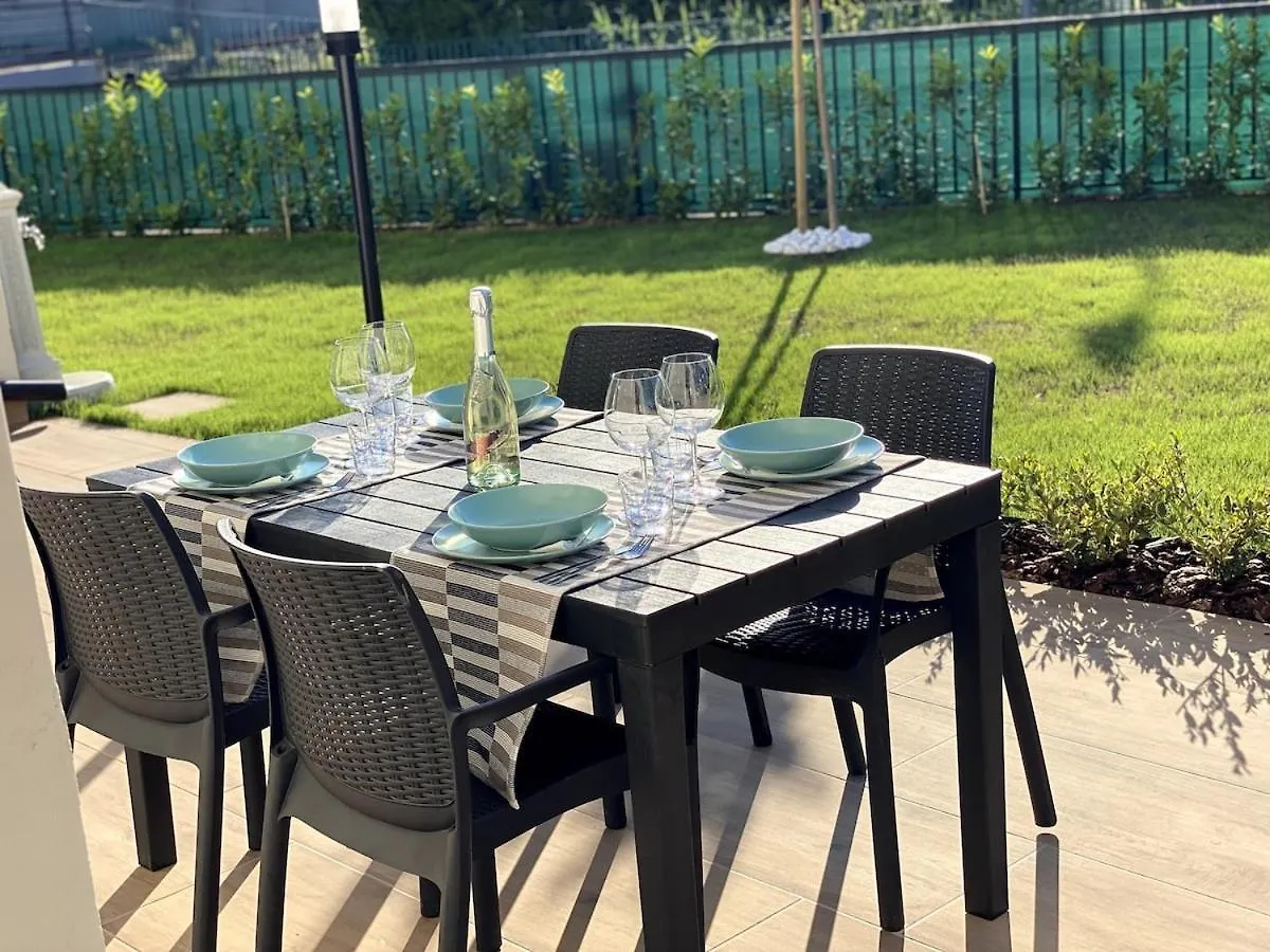 Appartamento Con Giardino Indipendente 250 Mt Dal Mare Riccione