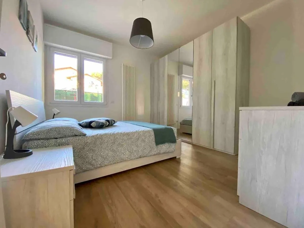 Appartamento Con Giardino Indipendente 250 Mt Dal Mare Riccione 0*,